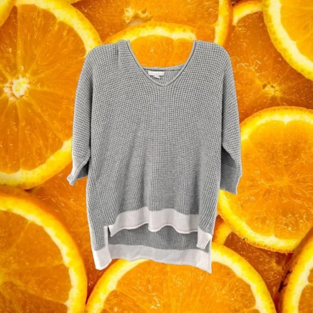 NEW York & Company Hooded 3/4 Sleeve Gray and White Sweater‎